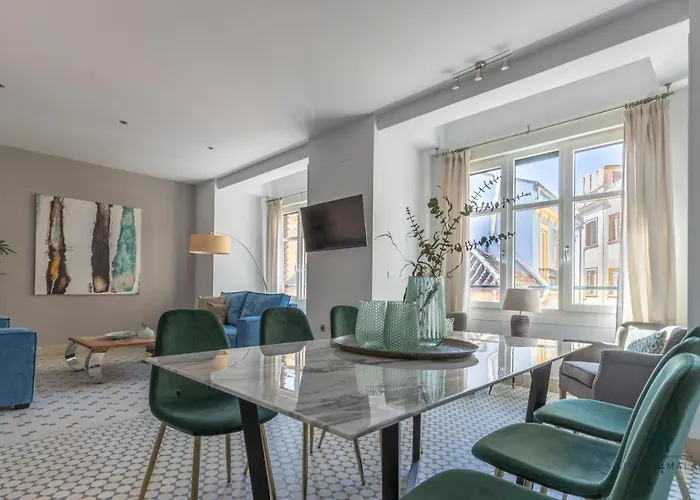 Living4Malaga Majestic Granada Street